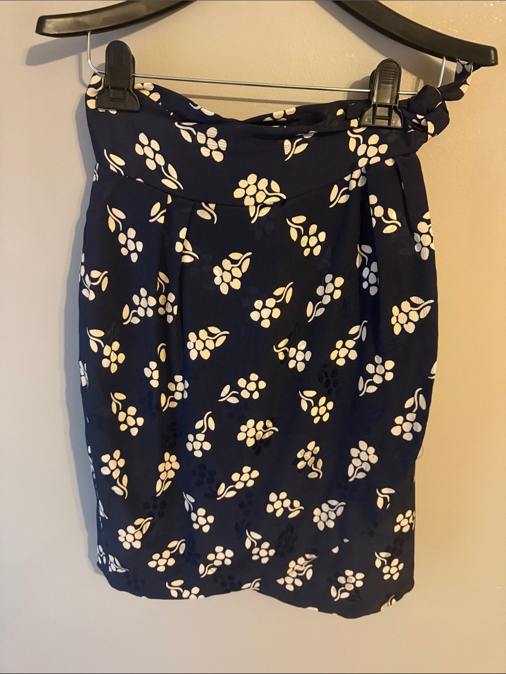 Ungaro Ter floral wrap pencil skirt. Navy/Off White.  Size 4. Vintage